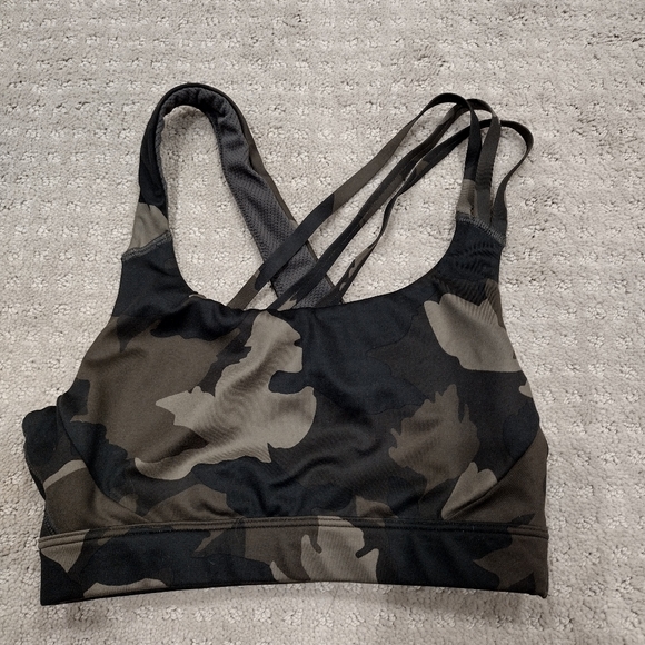 Unique strap camo sports bra - Picture 1 of 3